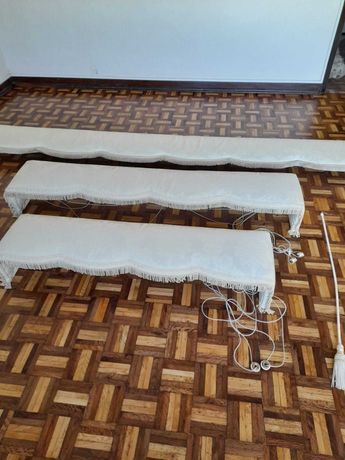 Três sanefas vintage forradas com tecido adamascado