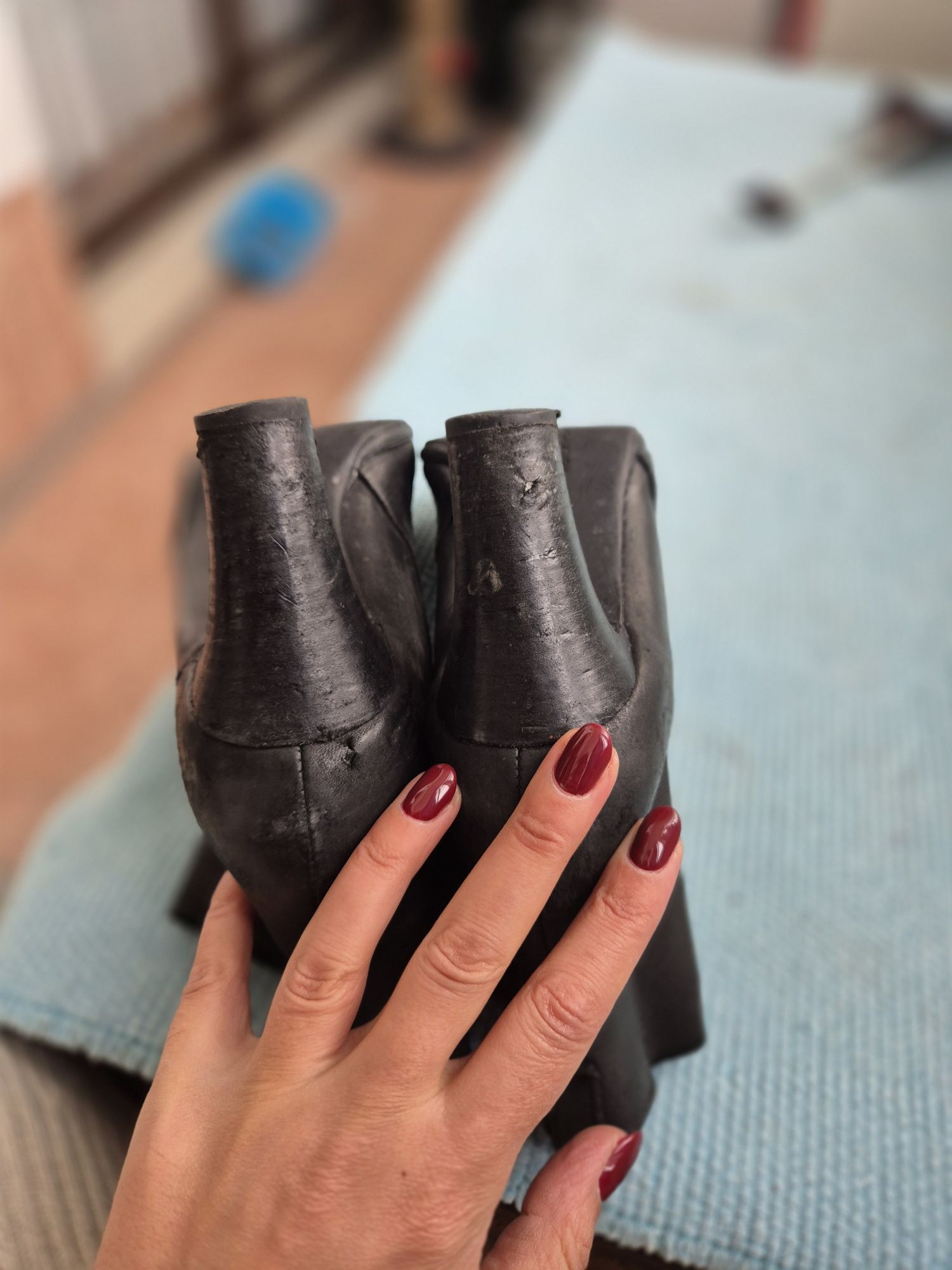 Botas em pele confortáveis.
