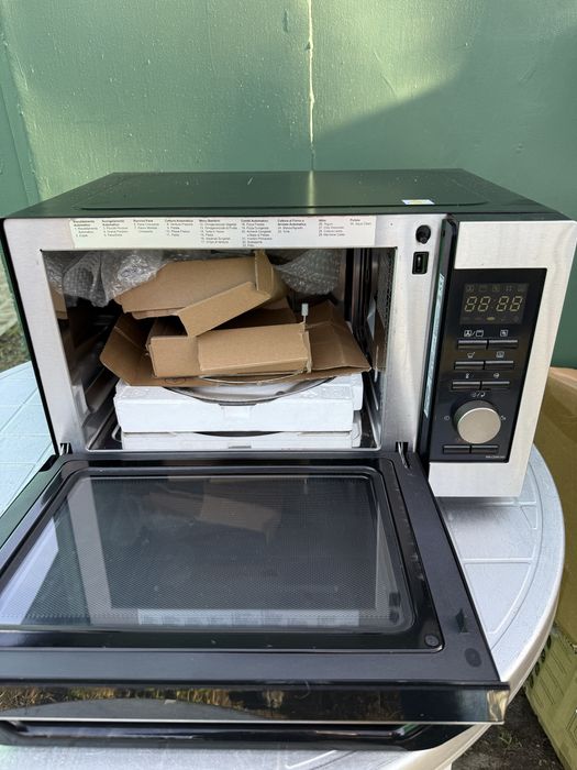 !!!WYPRZEDAŻ!!! Panasonic NN-C69KSMEPG Kuchenka mikrofalowa 30l, 1000W