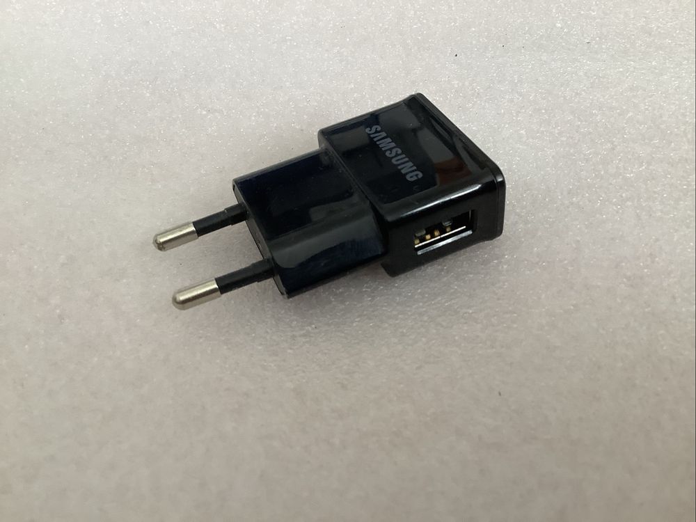 Carregador original Samsung ETA0U81EBE  5V , 1A  USB