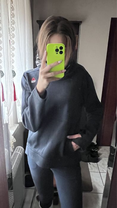 Granatowa bluza reebok