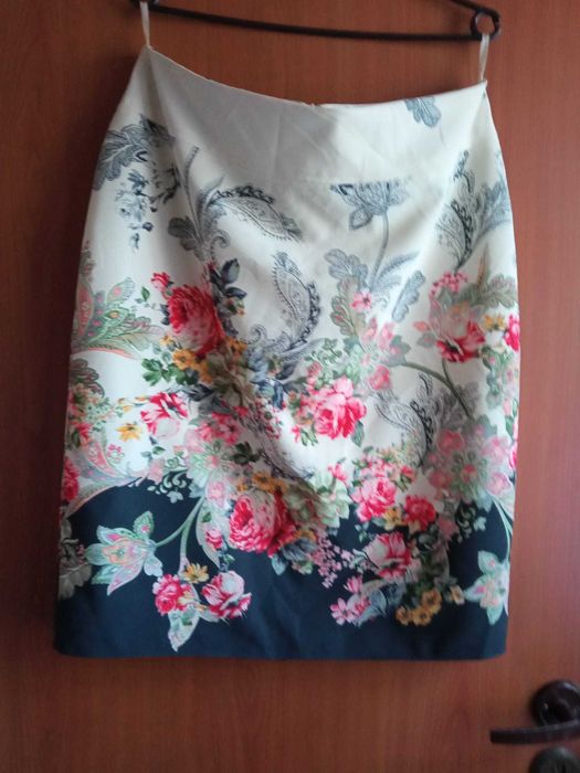 Śliczna kwiatowa spódniczka r 44/46