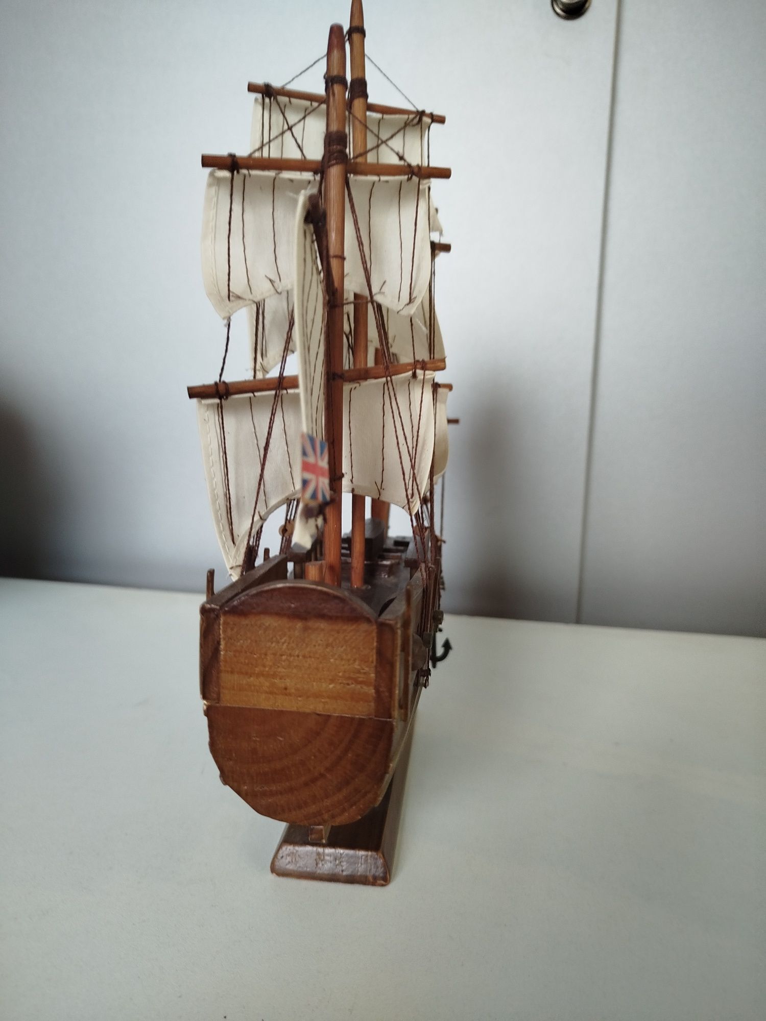 Stary model nr. 1 żaglowca H.M.S Bounty 1787 drewno