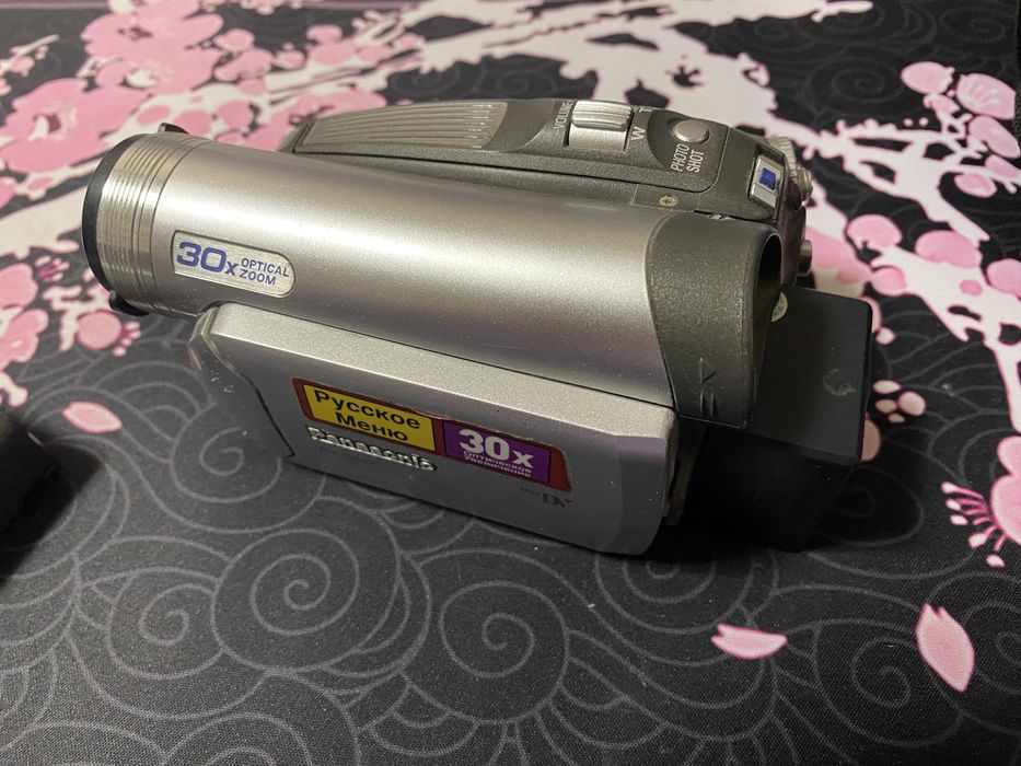 Касетна відеокамера Panasonic NV-GS27