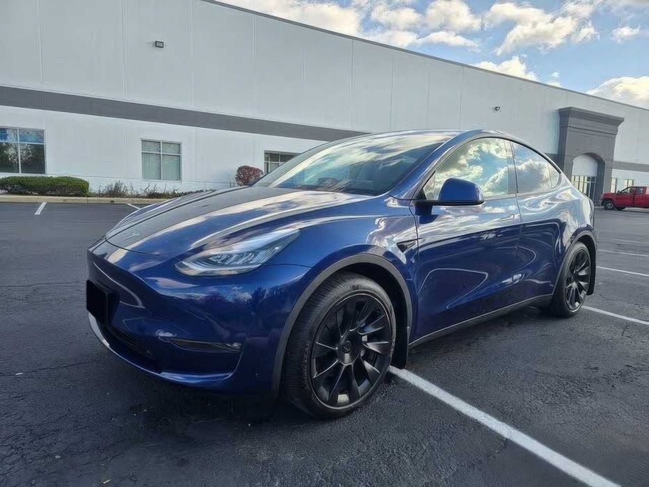 Tesla Model Y Long Range      2023