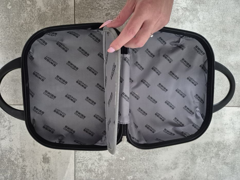 Kuferek Swiss stan bardzo dobry