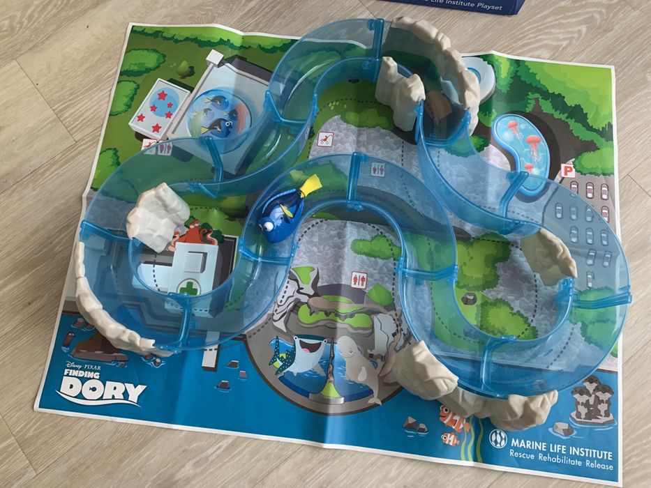 Игровой набор Zuru Pixar Finding Dory с робо-рыбкой и треком