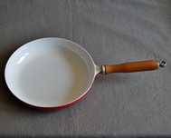 Japońska patelnia żeliwna CASRON  24 cm, do indukcji