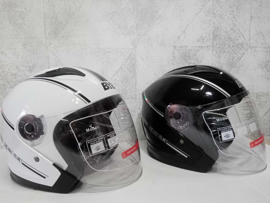 Продам мотошолом з чохлом