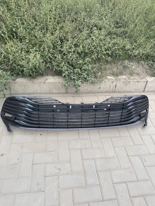 Решетка радиатора Toyota camry 70