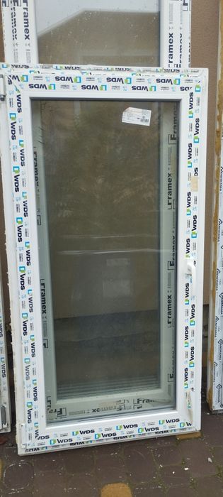 Продам вікна та двері металопластикові.