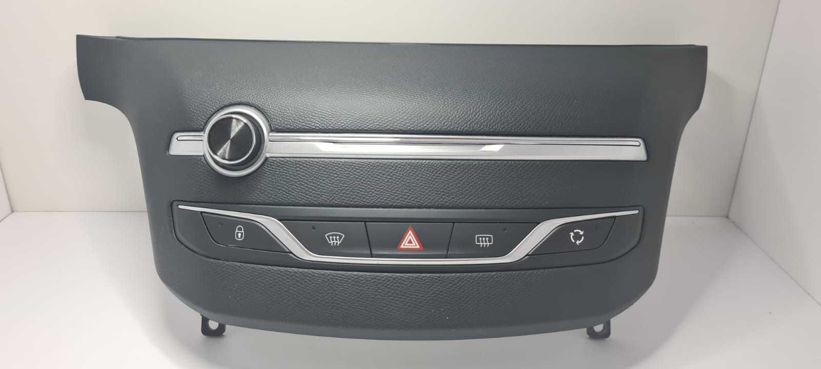 Peugeot 308 t9 2018 Panel środkowy z CD radia SMEG NAC, BDB