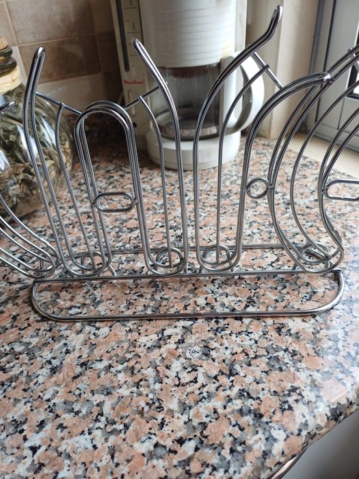 Suporte cromado para cápsulas de café