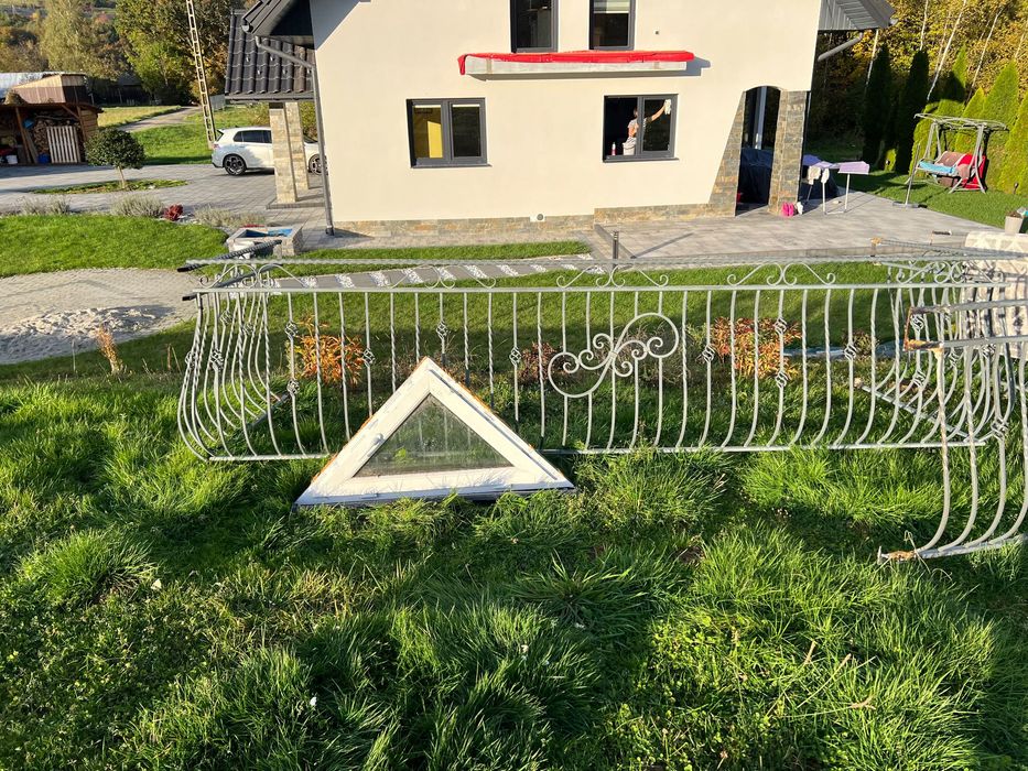 Barierka balkonowa i okno