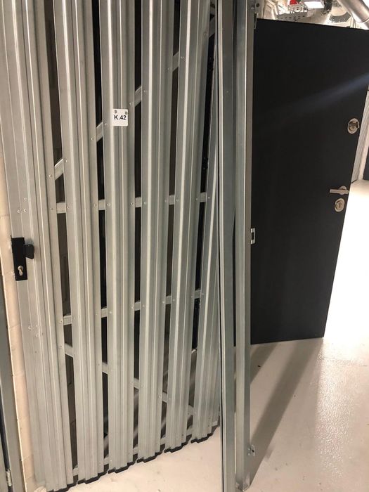 Drzwi aluminiowe do komórki lokatorskiej