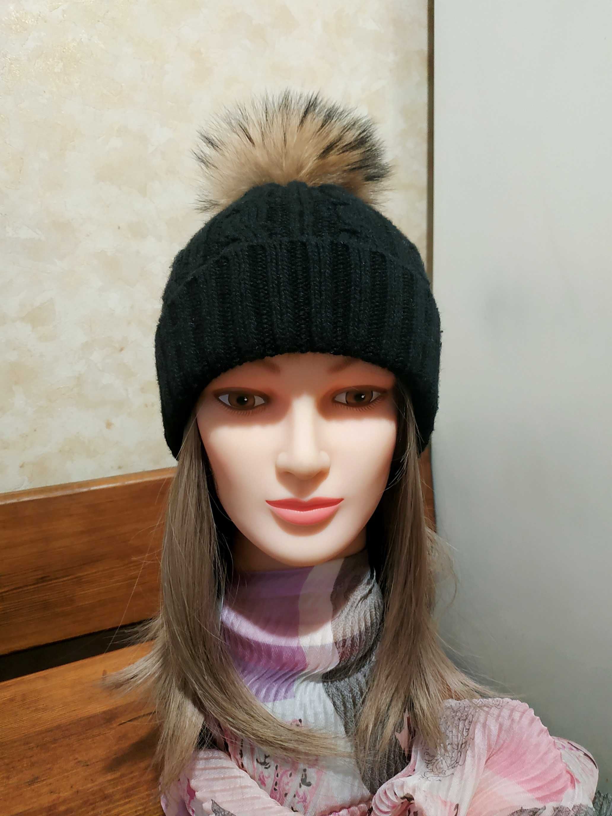 Женская теплая черная вязанная  шапка с натуральным мехом