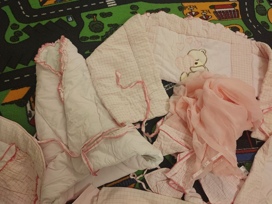 Komplet 8 części rożek, kołdra, ochraniacz, prześcieradło, baldachim d