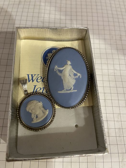 Шикарный набор яшмовый фарфор в серебре wedgwood