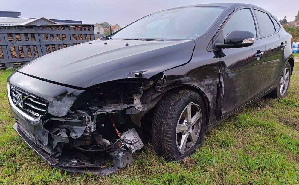 Volvo v40 2016 uszkodzony