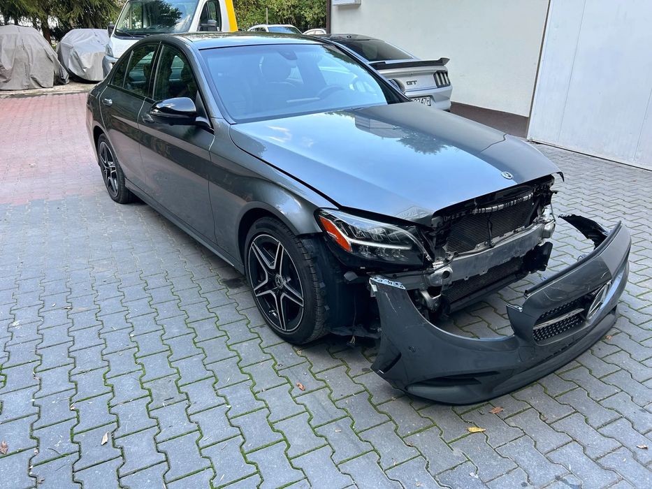 Mercedes-Benz Klasa C Na Placu w Polsce
