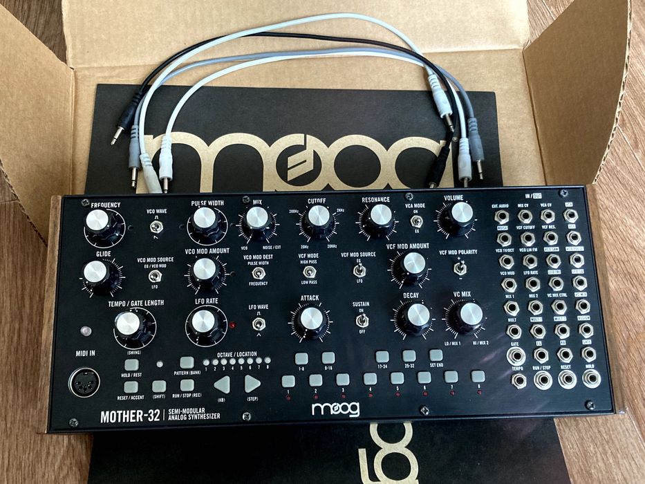 Moog Mother 32 - вживане, стенд у подарунок