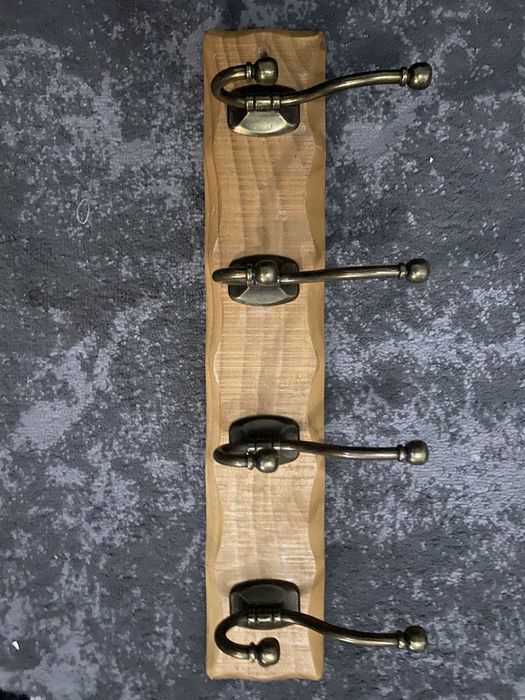 Деревяна  дизайнерська вішалка