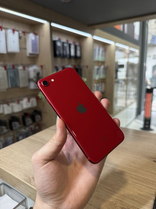 Б/у iPhone SE2 64Gb Red