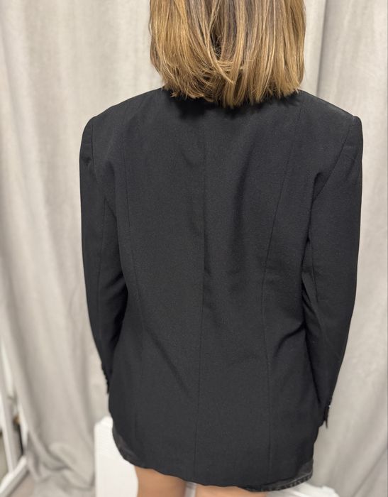 Чорний піджак жіночий