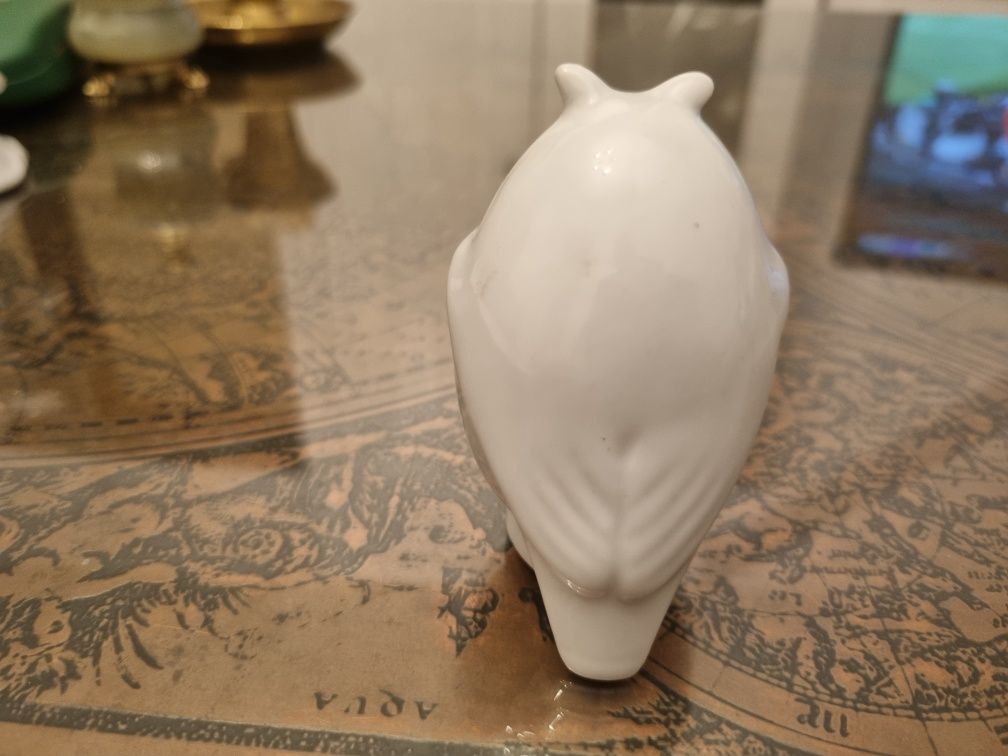 Porcelana hollohaza-sowa ze złotym dziobem