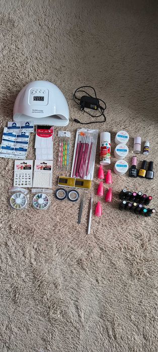 Zestaw do paznokci z lampą UV/LED – manicure hybrydowy i żelowy