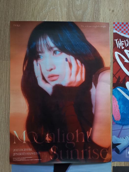 Плакати з k-pop гуртами