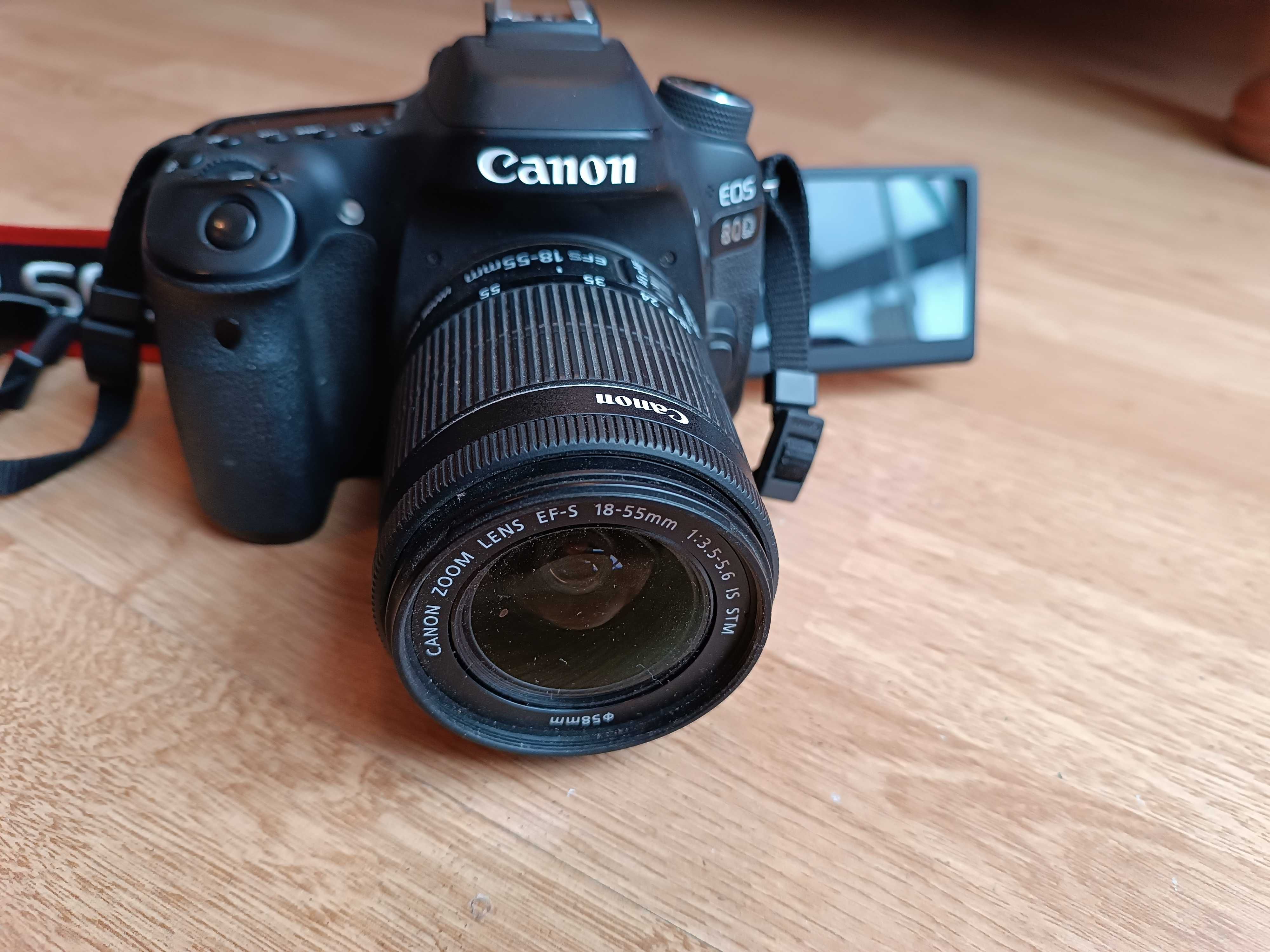 Canon EOS 80D + obiektyw EF-S 18-55  mm f/3,5-5,6 is STM