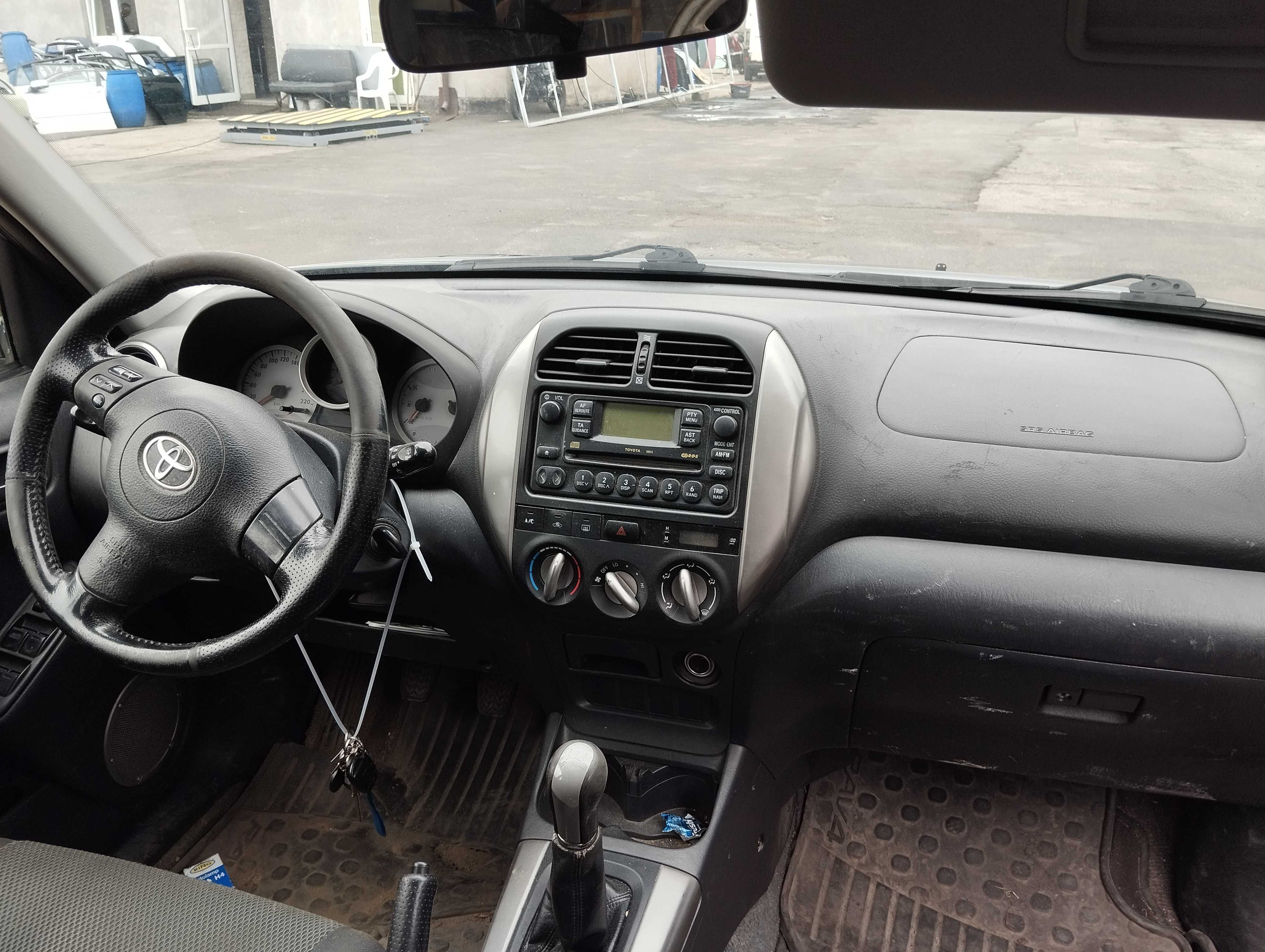 Toyota RAV4 4x4 2.0i 5D 2004r.Element wnętrza !! Czytaj opis !!