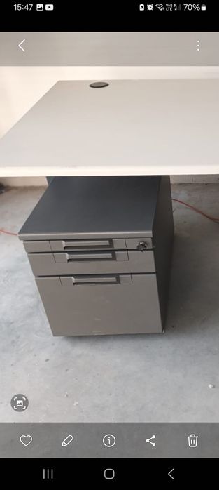 Biurko elektryczne z elektrycznie regulowanym blatem