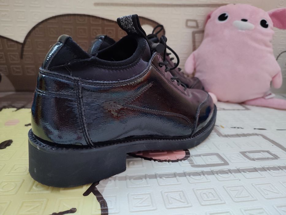 Шкіряні туфлі, чобітки, оксфорди, лофери