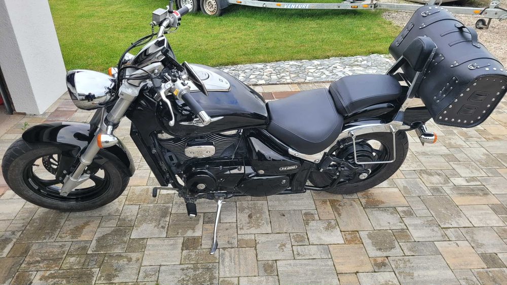 Suzuki Intruder VZ 800
