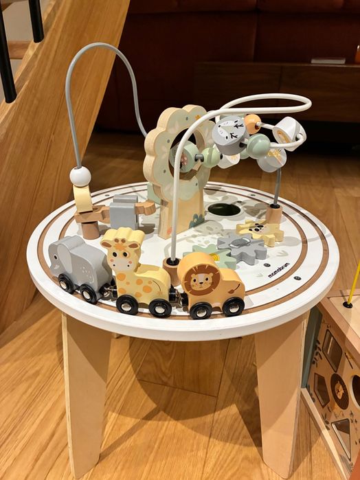 Stoliczek i kostka do zabawy