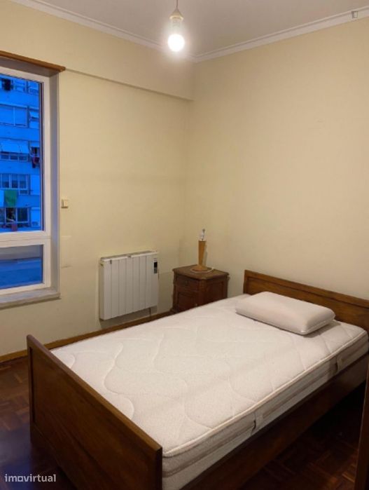 803932 - Quarto com cama de casal em...