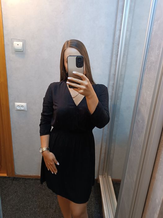 Чорне базове плаття