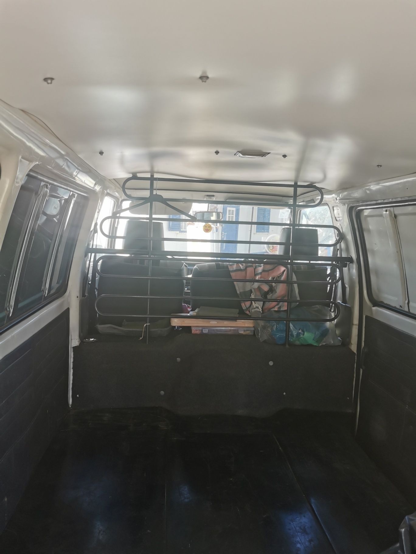Mitsubishi L300 pronta para o trabalho
