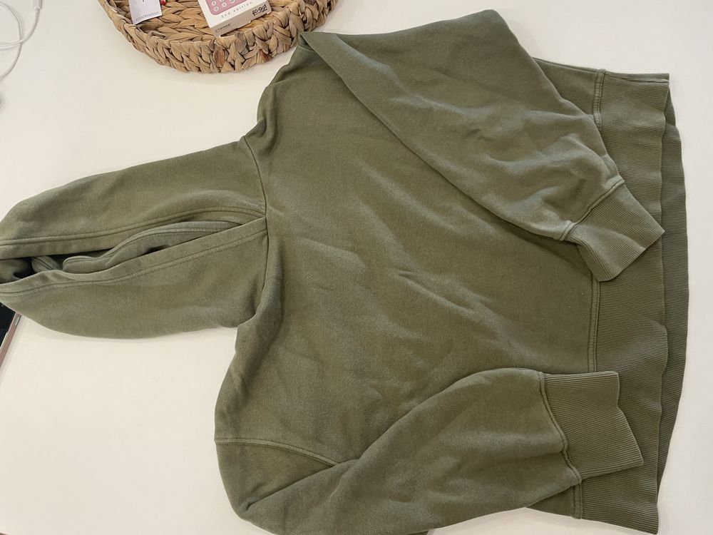 8 peças de roupa de diferentes estilos.