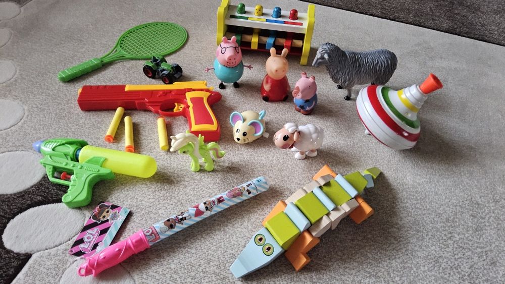 Пакет игрушек:крокодил, машинка,,мыльные пузыри, животные, муз. юла,пи