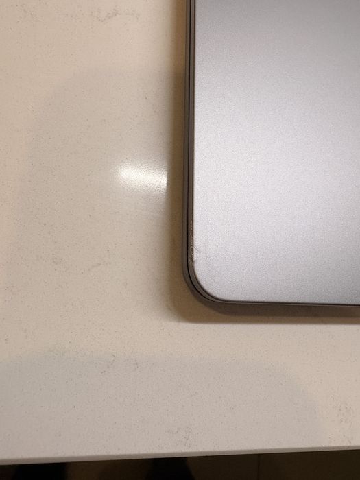 MacBook Air 15 cali 1 TB SSD z 2023 roku z M2 8 GB RAM