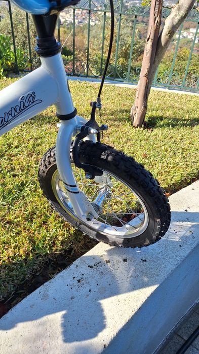 Bicicleta de menino em ótimo estado.