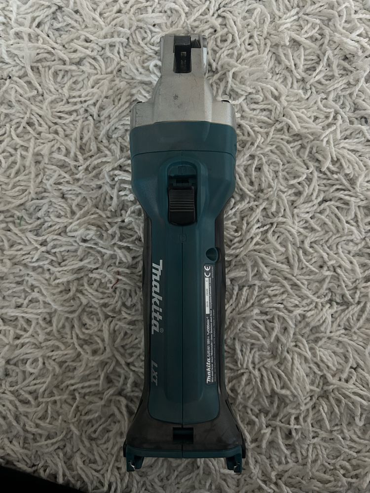 Nożyce do blachy Makita z akumulatorem
