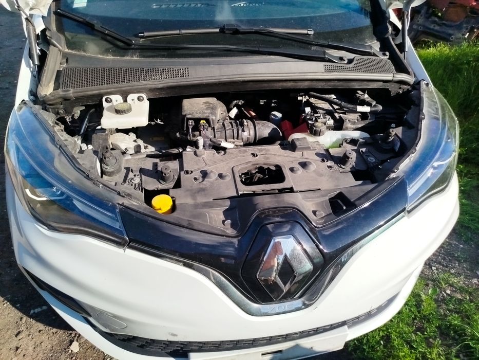 Рено Зоя 52 на розборку бампер фари батарея