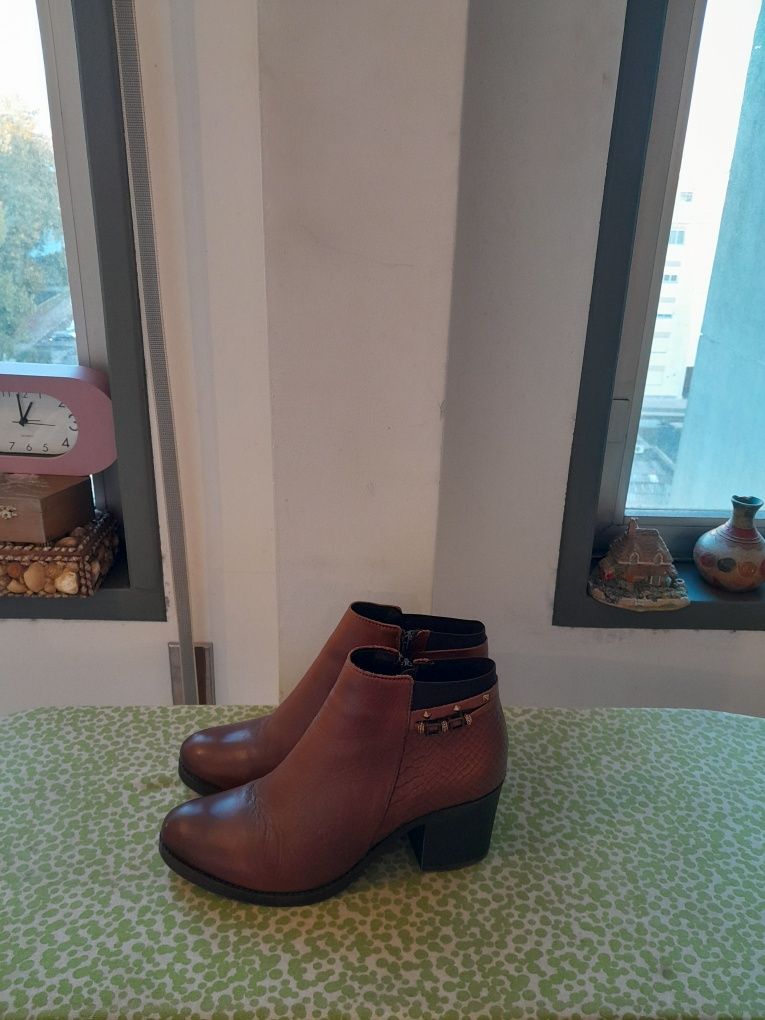 Vendo Botas de Senhora SEASIDE muito bonitas como novas