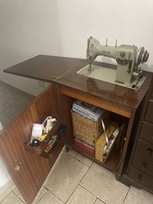Maquina costura oliva