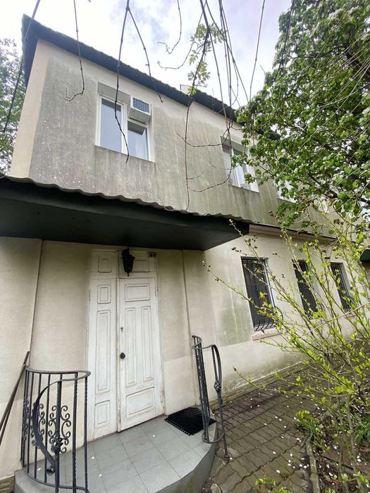 В продаже дом с участком, на пересечении улиц Львовской и Дачной.