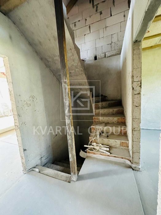 БЕЗ КОМІСІЇ! цегляний ТаунХаус без ремонту. ПАСПОРТНИЙ стіл